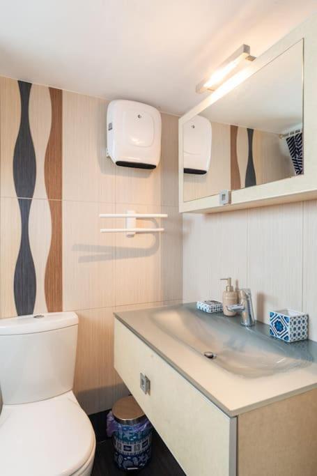 Apartment With Terrace In Piraiki Piraeus Luaran gambar