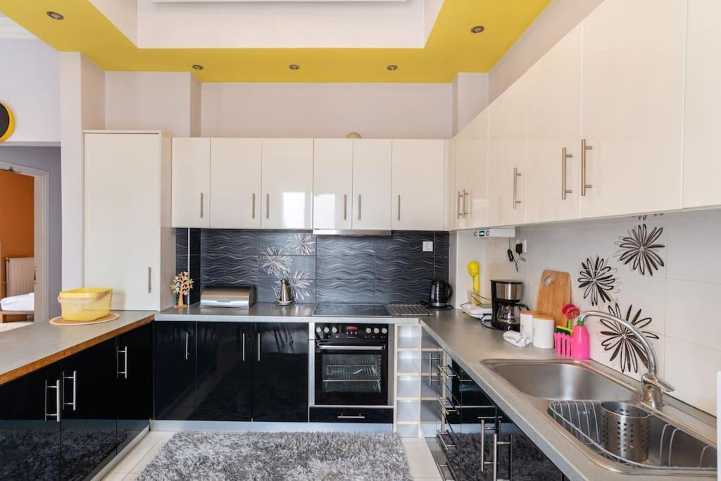 Apartment With Terrace In Piraiki Piraeus Luaran gambar